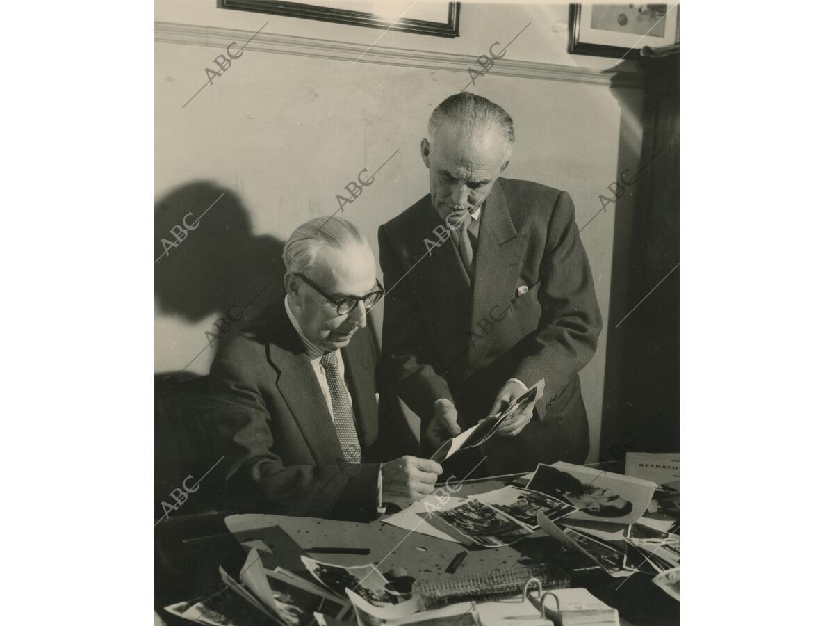 Francisco Verdugo Landi, sentado, y el fotógrafo Virgilio Muro