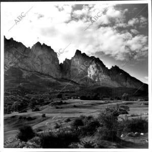 La torre de Aristas y torre Bermeja A la puesta del sol