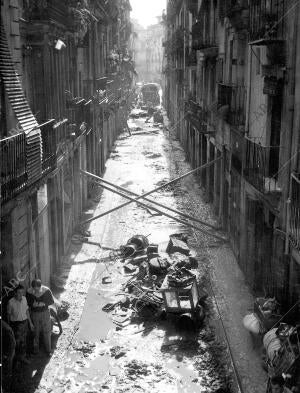 Enseres estropeados por el agua y el lodoFoto: Teodoro Naranjo Domínguez