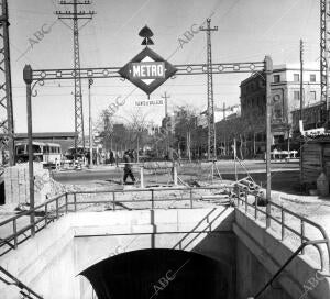 Vista de la boca de <strong>metro</strong> de la Estació puente de Vallecas