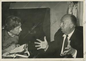 El director de cine Alfred Hitchcock, durante la entrevista realizada por María...