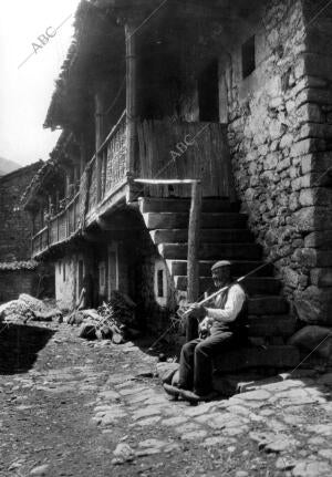 Una de las Calles del pueblo Cosio, situado en la Cuenca del Nansa (Cantabria)