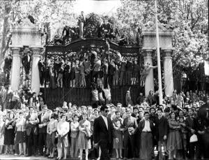 El público Presenciando el desfile de la Victoria