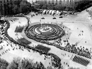 La fuente de Neptuno durante el desfile de la victoria de 1959