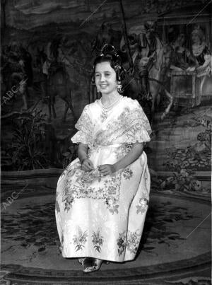 María del Carmen Martínez Bordiu Luciendo el traje de Labradora valenciana que...