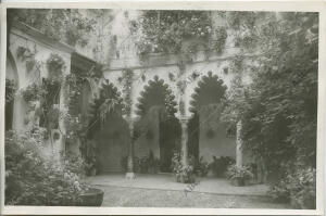 Este bellísimo patio de la calle Manrique, que obtuvo un primer premio