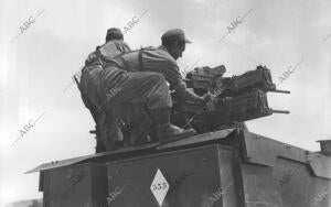 Instrucción de los Soldados Españoles en la Disióm Pentómica y acorazada de...