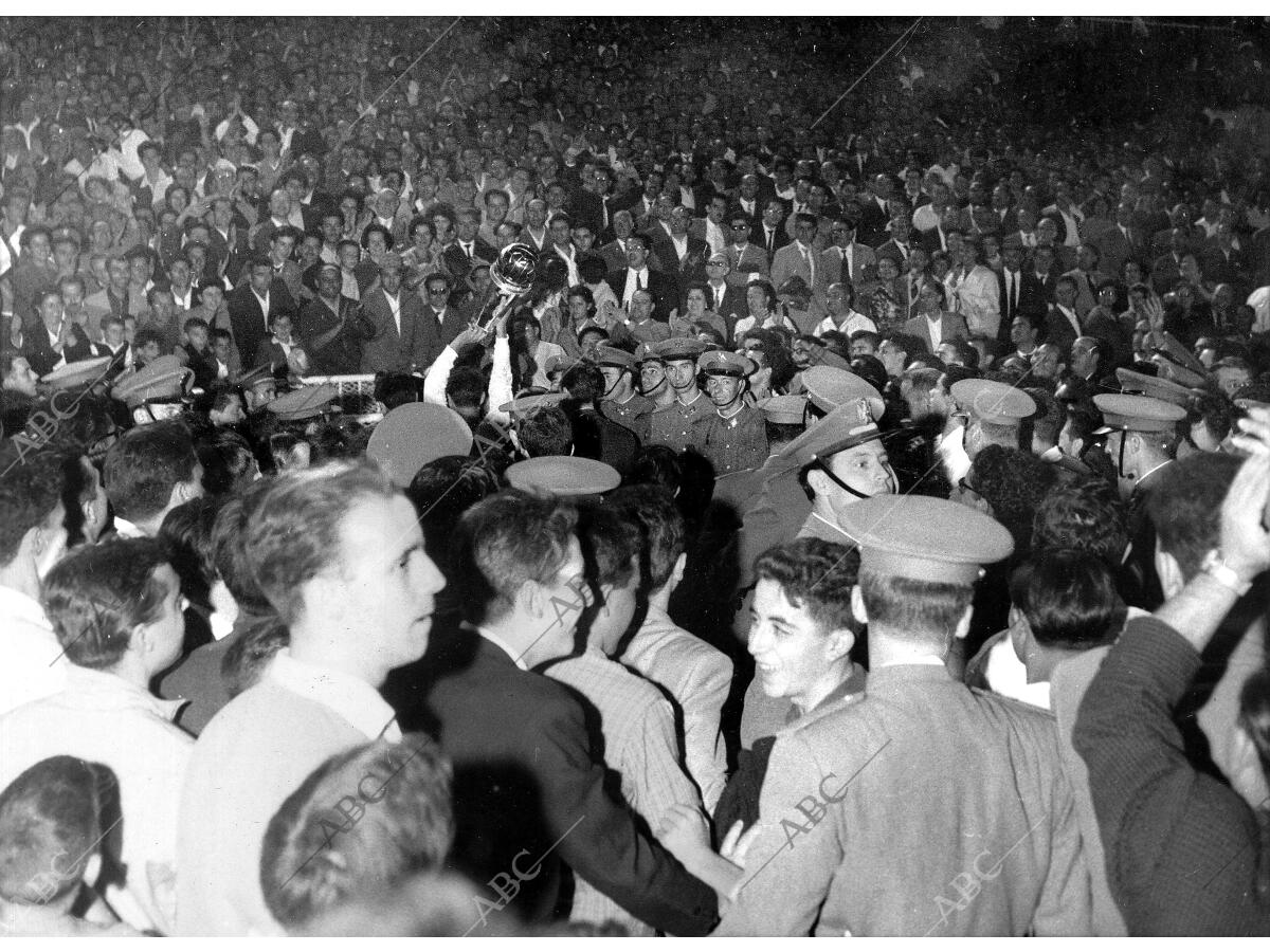 Gestas Celebraciones Real Madrid Campeon De La Primera Copa Intercontinental Archivo Abc