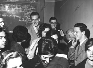 Don Juan Carlos en la Facultad de Derecho en la Universidad Complutense