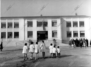 Grupo Escolar "Manuel de Falla" en Villaver alto