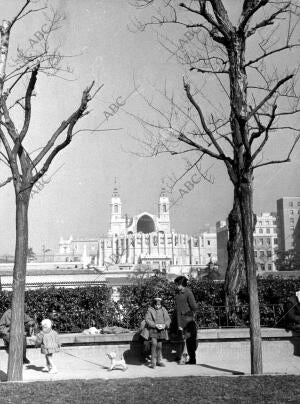 Al fondo de la imagen catedral de la Almudena en Obras