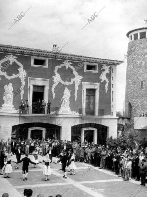 Bailes Regionales con motivo de la celebración del día de Cataluña en la Feria...