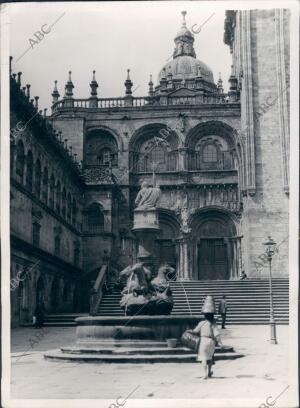 Plaza y puerta de de la catedral de Santiago de Compostela