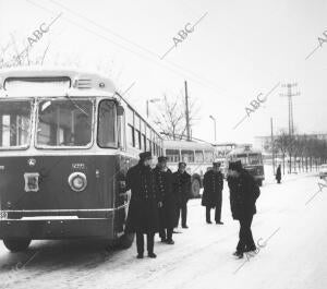 Líneas de Autobuses Paralizadas A causa de una Nevada (1963)