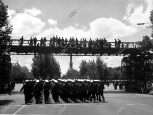 Desfilede la victoria de 1964, en el que se Conmemoraron los 25 Años de Paz