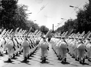Los Batallones de montaña en el desfile de la victoria de 1966