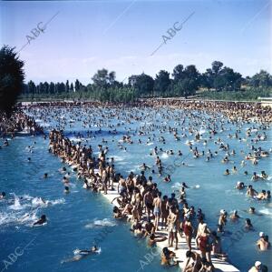 000 metros cúbicos la convirtieron en su día en la piscina más grande de Europa