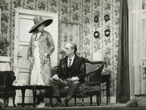 Amparo Soler Leal y José María Rodero en una escena de "Plaza Suite", de Neil...