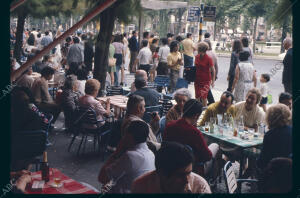 San Sebastián, 1970 (CA.). Terraza de un bar enfrente del boulevard