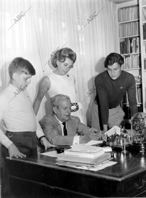 Joaquín calvo Sotelo con su esposa Giuliana y sus Hijos Joaquín Alberto y...