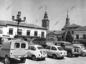 Plaza de Navalcarnero y torre de la iglesia de fondo