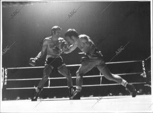 Combate entre Pedro carrasco y rene Roque en el que el español se Proclamó...