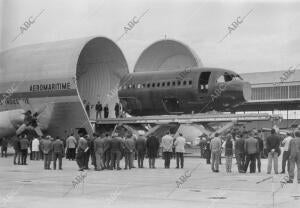 Aeropuerto de San Pablo de Sevilla, donde embarcó con destino a Francia una...