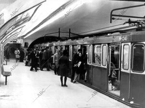 Anden de una Estacion del <strong>metro</strong> de <strong>Madrid</strong>