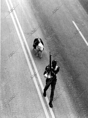 Un legionario con la Cabra, en el desfile de la victoria de 1973