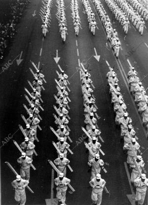 Los Esquiadores en el desfile de la victoria de 1973