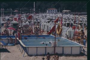 Piscina para bañistas, donde los niños aprenden a nadar