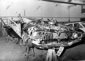 Vista de cómo quedó el coche después de la explosión donde murió el presidente...
