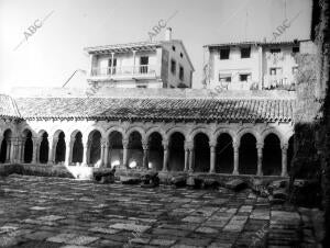 Vista de uno de los Patios de la colegiata de Santillana del Mar (Cantabria)