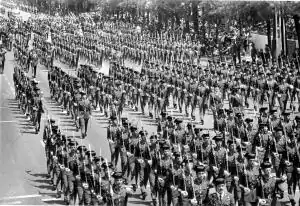 La guardia civil en el desfile de la victoria de 1975