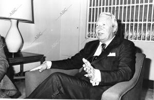 El ex primer ministro británico Edward Heath se Reunió con la prensa en el...