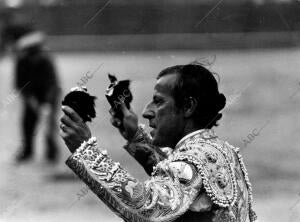 Manolo Vázquez con dos orejas
