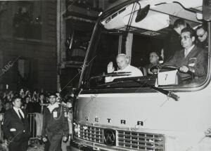 visita del Papa a Granada, en un autobus de la Alsina Graells