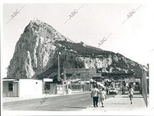 Frontera de Gibraltar, unos meses después de haber sido abierta definitivamente...