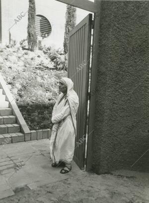 La Madre Teresa de Calcuta, premio Nobel de la Paz, durante su estancia en...