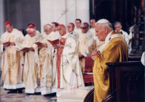 El Papa Juan Pablo II consagró la Catedral de La Almudena