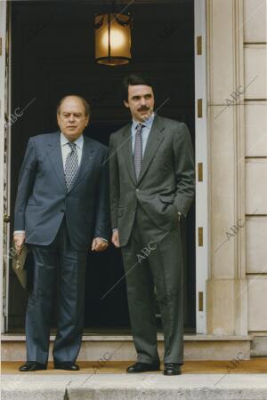 El presidente del Gobierno, José María Aznar, recibe en el Palacio de La Moncloa...