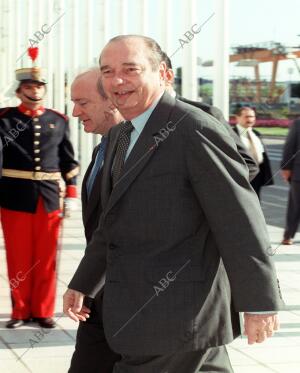 El presidente Francés, Jacques Chirac, A su Llegada A la cumbre de la Otan