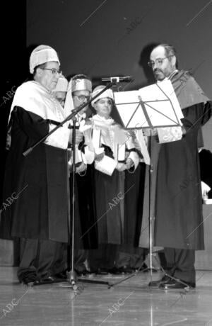 acto investidura doctor Honoris causa De: Gonzalo Anes, Enrique Fuentes...