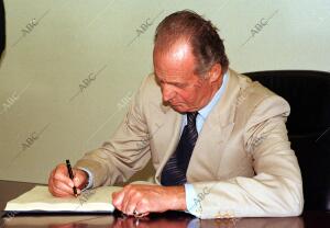 Acto de inauguración de la nueva Casa de ABC en Sevilla, con la visita del Rey...
