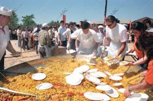 Paella gigante cocinada en las fiestas de La Sagra