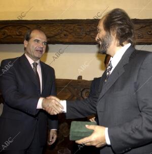 Sevilla entrega del premio A Paco de lucia en la Consejria de Cultura