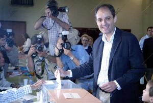 Elecciones autonómicas. Francisco Camps votando