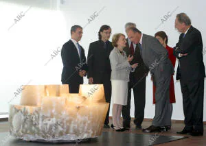 Inauguracion de Expo de Chillida en la Fundacion Miro, en la foto la viuda...