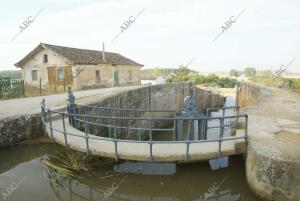 foto cesar Minguela,Esclusas 17-18-19-20 del canal de castilla en Fromista por...