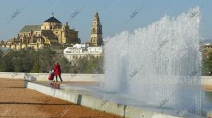 En la imagen, vista de la Mezquita desde el parque de Miraflores